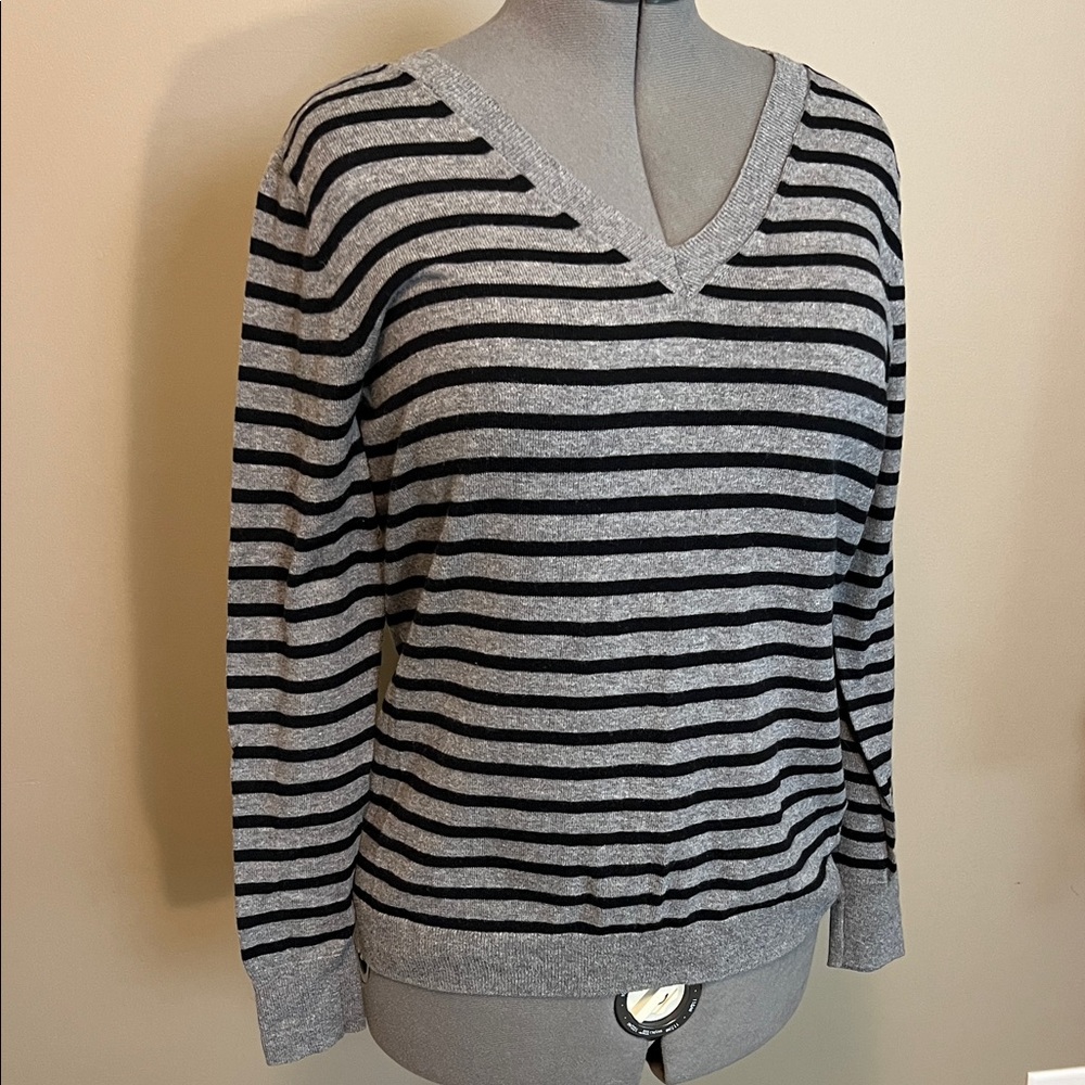 Worthington Size Large Gray and Black Striped V-Neck Sweater